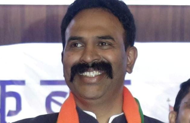 During the Lok Sabha elections this year, Congress district president Ranjitsinh Nimbalkar joined the BJP and became (HT Photo) During the Lok Sabha elections this year, Congress district president Ranjitsinh Nimbalkar joined the BJP and became (HT Photo)