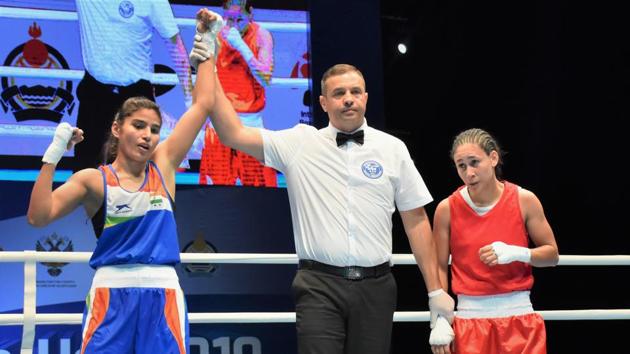 India's Manju Rani (48kg) advances to quarterfinals after winning a bout against Venezuela's Rojas Tayonis Cedeno during World Women's Boxing Championships.(PTI)