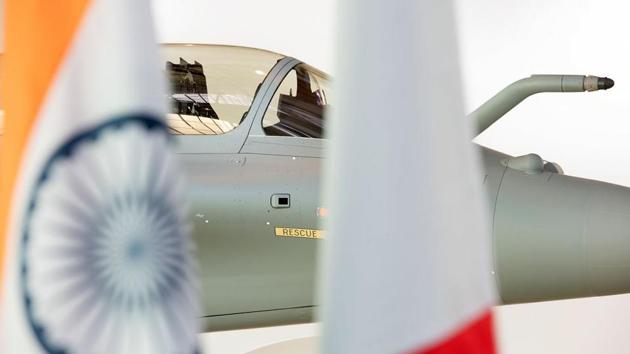 The Rafale is a twin-jet fighter aircraft able to operate from both an aircraft carrier and a shore base. (www.dassault-aviation.com) 