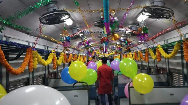 Passengers said the ‘tradition’ of celebrating Dussehra in the Singhnad Express began around 1990.(HT Photo)