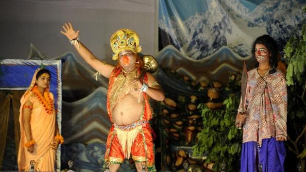 Artists from Muradabad during the Ramlila in DLF Phase-2, in Gurgaon. (Parveen Kumar/Hindustan Times)