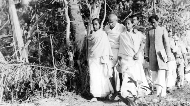 Gandhi touring Noakhali in 1946, as part of his peace mission.(Photo Credit/ National Gandhi Museum)