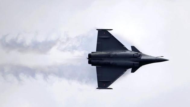 Defence Minister Rajnath Singh will receive the first of the 36 Rafale aircraft in France today.(AP Photo)