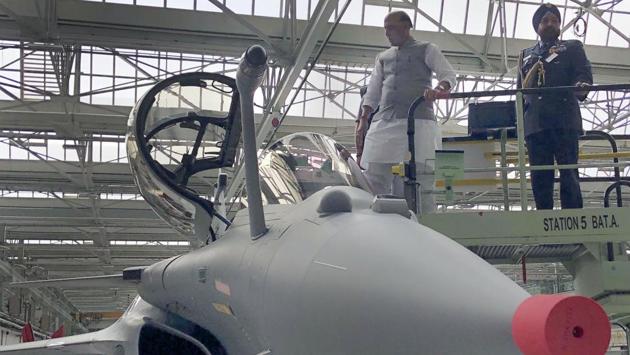 Defense Minister Rajnath Singh inspects a Rafale Jet at its Dassault Aviation assembly line, in Bordeaux, France. Rajnath Singh is in the city for the handover ceremony of the first Rafale combat jet acquired by the Indian Air Force. (Photo: PTI)
