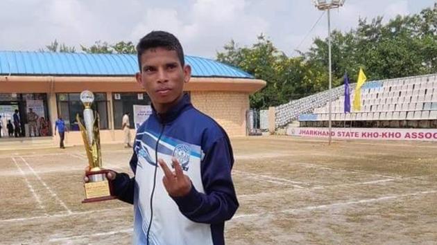 Maharashtra player, Ravi Vasave’s performance was adjudged the best in the tournament and he was given the prestigious Bharat Award.(HT Photo) Maharashtra player, Ravi Vasave’s performance was adjudged the best in the tournament and he was given the prestigious Bharat Award.(HT Photo)