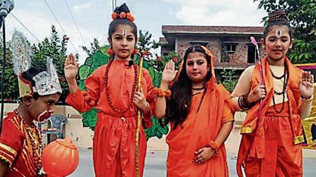 Students sang Raghupati Raghav Raja Ram. (HT Photo) Students sang Raghupati Raghav Raja Ram. (HT Photo)