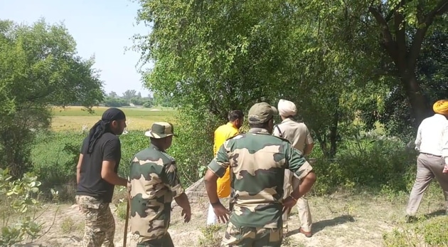 A search team hunts for drones that have been seen for three consecutive days over the villages of Hussainiwala sector in Punjab’s Ferozepur district along the border with Pakistan. (HT PHOTO) A search team hunts for drones that have been seen for three consecutive days over the villages of Hussainiwala sector in Punjab’s Ferozepur district along the border with Pakistan. (HT PHOTO)