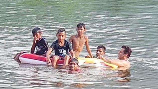 Salman Khan posted a picture from his swimming outing with kids.