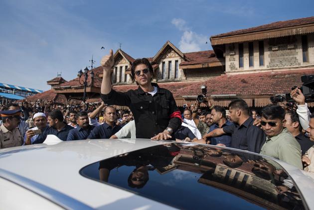 Shah Rukh Khan during unveiling the new postage stamp bearing the picture of the heritage structure of Bandra Station at Bandra Station in Mumbai.(Satish Bate/HT Photo)