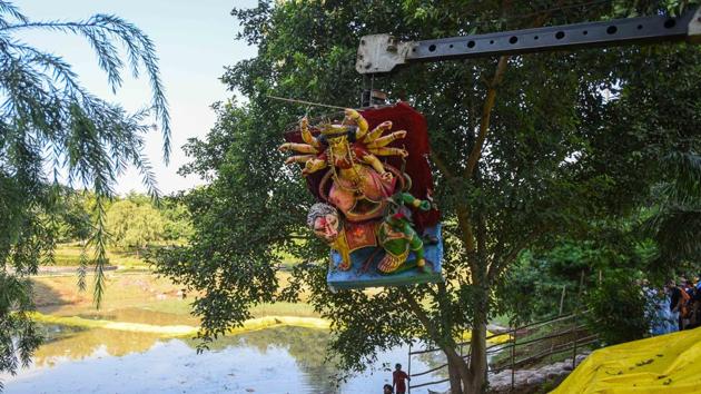 This year idol immersions in Delhi only took place in artificial ponds. (Amal KS/Hindustan Times)