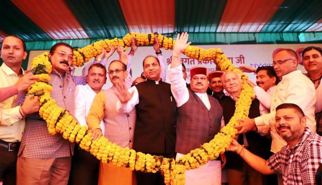 BJP national working president JP Nadda, Himachal Pradesh chief minister Jai Ram Thakur and other leaders during a rally in Mandi on Wednesday.(Birbal Sharma/HT)