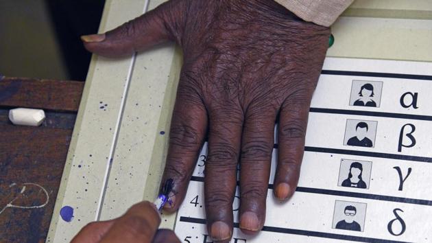 A pilot project is being launched in the Kasba peth Assembly constituency in Pune district wherein Quick Response (QR) enabled voter slips will be distributed to ease the voting process during the elections. (HT PHOTO) A pilot project is being launched in the Kasba peth Assembly constituency in Pune district wherein Quick Response (QR) enabled voter slips will be distributed to ease the voting process during the elections. (HT PHOTO)
