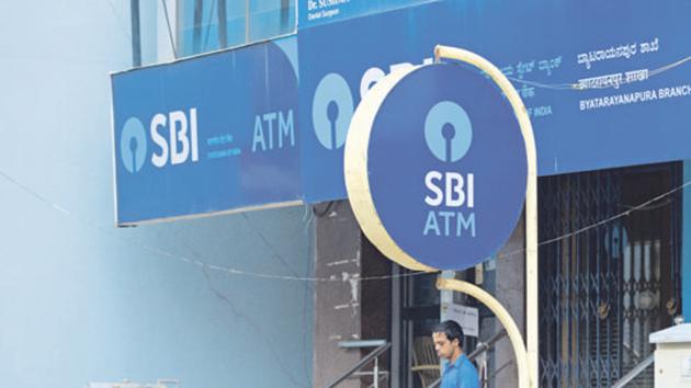 The marginal cost of funds-based lending (MCLR) would be effective from October 10, the revision in savings bank deposits rates will be from November 1, the bank said in a statement.(Photo: Mint)