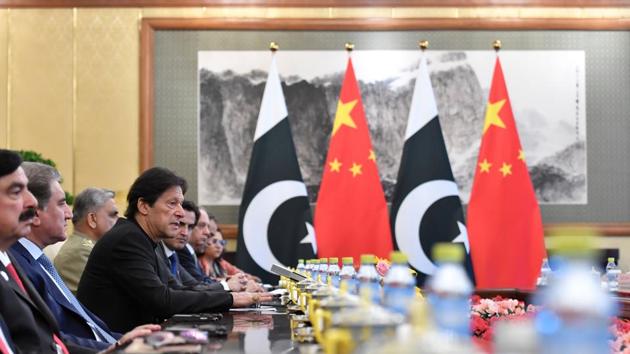 Pakistan's Prime Minister Imran Khan talks to China's President Xi Jinping during their meeting at the Diaoyutai State Guesthouse in Beijing, China.(Photo: Reuters)