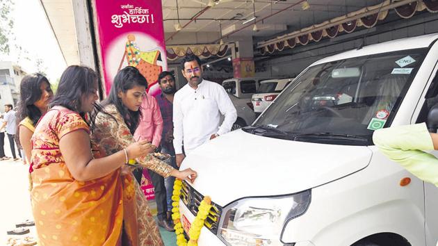 Sluggish vehicle sales in Pune this Dussehra RTO officials hope Diwali fires up purchases Hindustan Times