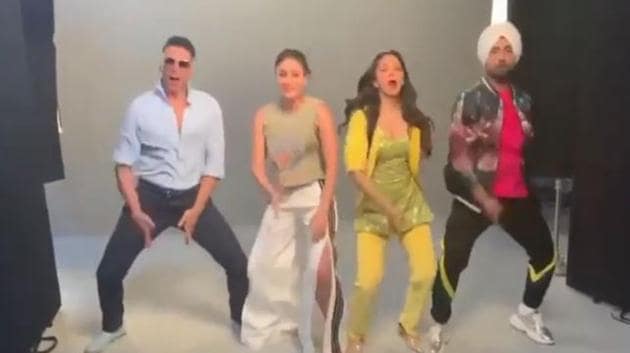 Good Newwz team including Akshay Kumar, Kareena Kapoor, Kiara Advani and Diljit Dosanjh take the Bala challenge.