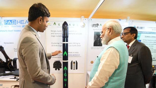 Prime Minister Narendra Modi visiting an exhibition at the Singapore India hackathon, at IIT Madras, Chennai on September 30, 2019.(HT)