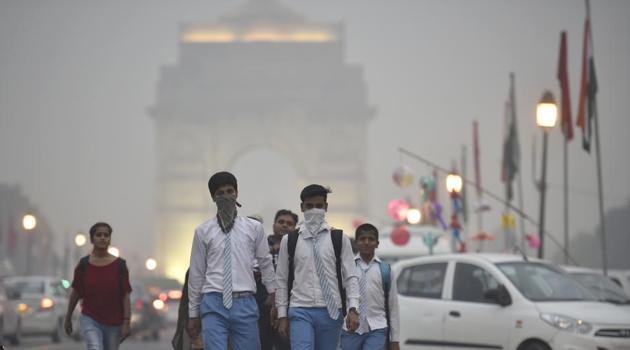 The national capital’s air quality fell into ‘poor’ category.(HT Photo/ Representative image) The national capital’s air quality fell into ‘poor’ category.(HT Photo/ Representative image)