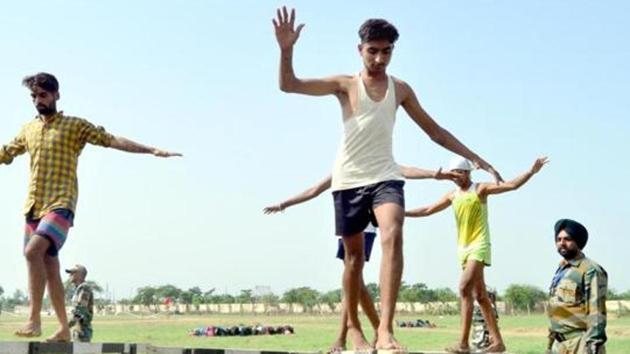Candidates walk on balance beams during their physical fitness test at an Indian Army recruitment rally (HT File) Candidates walk on balance beams during their physical fitness test at an Indian Army recruitment rally (HT File)