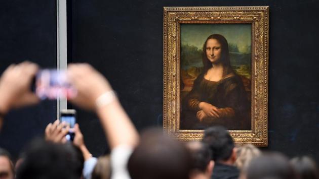 Visitors take pictures in front of Mona Lisa after it was returned at its place at the Louvre Museum in Paris, France. Leonardo da Vinci's masterpiece, the "Mona Lisa," returned to her usual spot in Paris' Louvre Museum following a two-month renovation for the gallery housing the world's most famous painting. (Eric Feferberg / AFP)