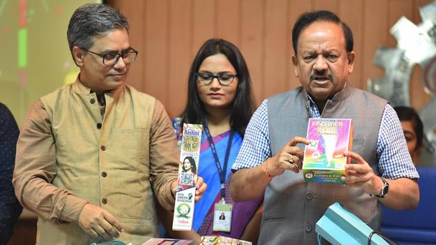 Minister of health and family welfare Harsh Vardhan launches green crackers, Anusandhan Bhavan, New Delhi, October 5, 2019(Raj K Raj/HT PHOTO)