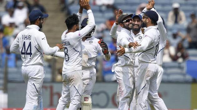 India's Ravindra Jadeja celebrates with teammates.(PTI)