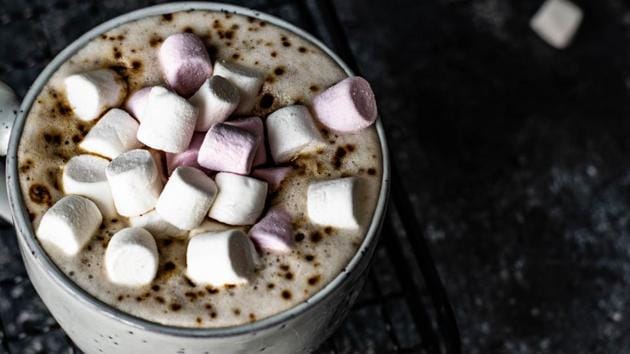 Marshmallows in a cup of hot chocolate. (unsplash)