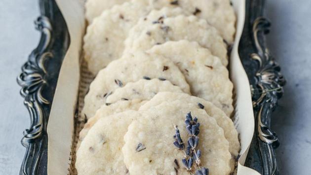 White chocolate cookies in an artistic basket. (unsplash)