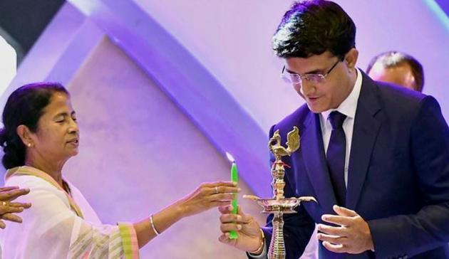 File photo of Former India captain Sourav Ganguly with West Bengal chief minister Mamata Banerjee at an event.(Twitter)