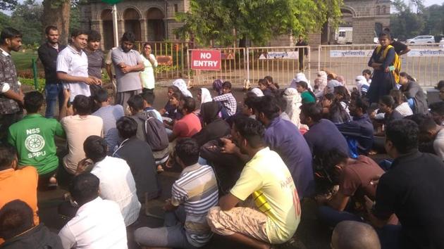 Students staged protests demanding increase in per hour rate.(HT PHOTO) Students staged protests demanding increase in per hour rate.(HT PHOTO)