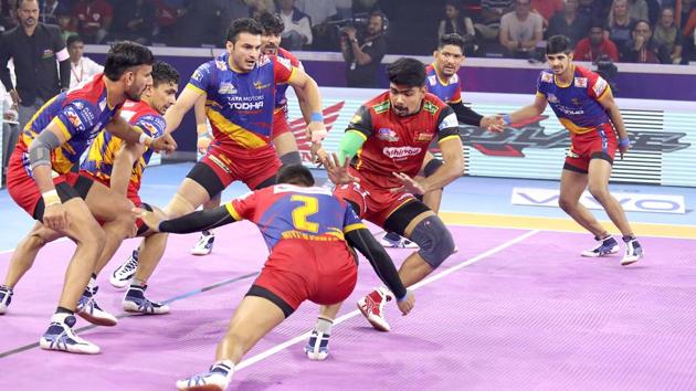 UP Yoddha defending against Pawan Sehrawat.(PKL)