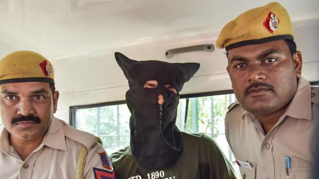 Monu, one of the robers who snatched the purse of Prime Minister Narendra Modi's neice Damayanti while she was alighting from an auto-rickshaw outside the gates of Gujarati Samaj Bhavan, in police custody at Civil Lines in New Delhi. (PTI) Monu, one of the robers who snatched the purse of Prime Minister Narendra Modi's neice Damayanti while she was alighting from an auto-rickshaw outside the gates of Gujarati Samaj Bhavan, in police custody at Civil Lines in New Delhi. (PTI)