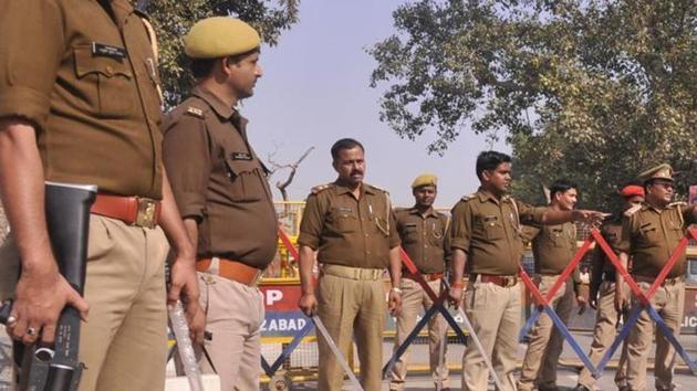 Uttar Pradesh police suspended three policemen and ordered an inquiry against them after relatives of a 31-year-old man alleged that he died after he was thrashed in custody. (HT File) Uttar Pradesh police suspended three policemen and ordered an inquiry against them after relatives of a 31-year-old man alleged that he died after he was thrashed in custody. (HT File)