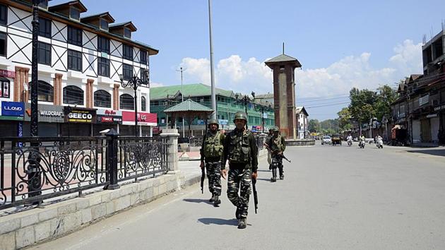 The army knows, through its sources in the Valley, that directions are being sent, but the Military Intelligence directorate has not yet been able to figure out if Pakistan-backed terror organisations have switched to a new system or just changed their frequency, the officials explained.(ANI File Photo) The army knows, through its sources in the Valley, that directions are being sent, but the Military Intelligence directorate has not yet been able to figure out if Pakistan-backed terror organisations have switched to a new system or just changed their frequency, the officials explained.(ANI File Photo)