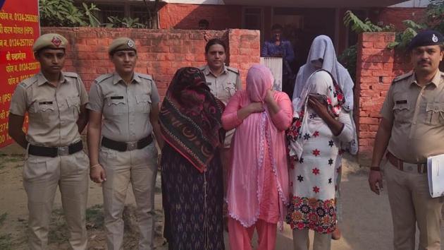 Police said that two more other members of the gang are yet to be identified. (HT Photo) Police said that two more other members of the gang are yet to be identified. (HT Photo)