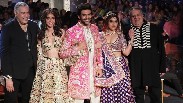 The trio looked exquisite in the beautiful hand-embroidered outfits, that walked the thin line between modern and traditional Indian bridal wear, as they walked the ramp in Abu-Sandeep’s timeless designs.(Instagram) The trio looked exquisite in the beautiful hand-embroidered outfits, that walked the thin line between modern and traditional Indian bridal wear, as they walked the ramp in Abu-Sandeep’s timeless designs.(Instagram)