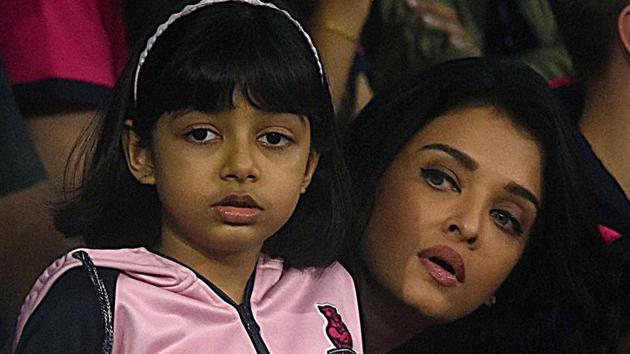 Aishwarya Rai and Aaradhya Bachchan watch the Bengal Warriors v/s Jaipur Pink Panthers Kabbadi match.