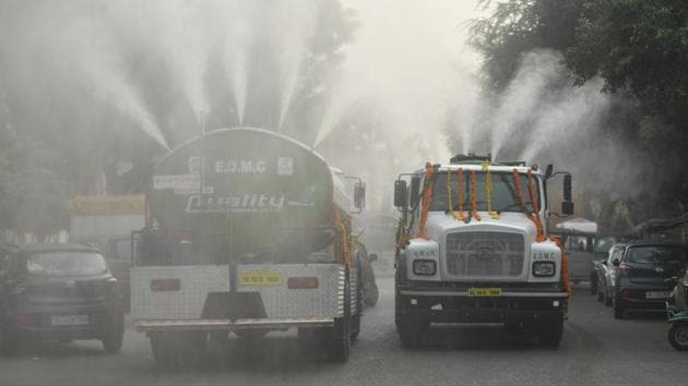 In a move to reduce pollution levels, Delhi BJP chief Manoj Tiwari and East Delhi MP Gautam Gambhir on Wednesday flagged off 40 water-sprinkling tankers (pictured), and two super-sucker, six suction-cum-jetting and four auto-mounted litter-picker machines. Dust — believed to be carried by winds from the deserts of Rajasthan to Delhi — remains one of the biggest causes of pollution in Delhi. (Raj K Raj / HT Photo)