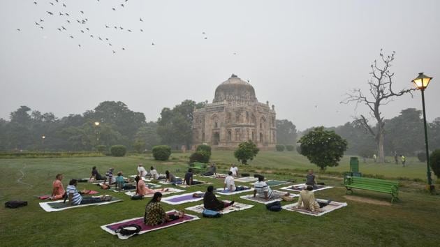 People perform yoga on a smoggy morning, at Lodhi Gardens in New Delhi. Delhi’s air slipped into the “very poor” category on Wednesday for the first time since July although the meteorological department said smoke from stubble burning in the northern states of Punjab and Haryana was not yet blowing into the city. (Biplov Bhuyan / HT Photo)