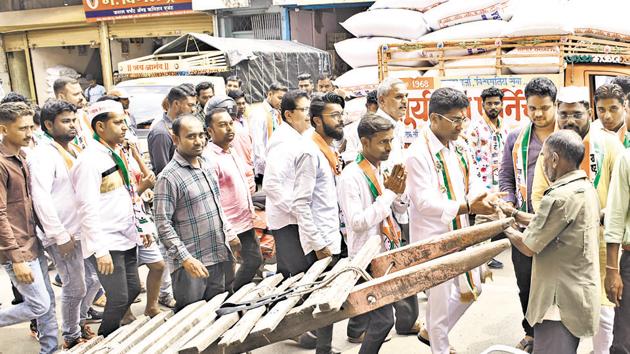 NCP’s Sangram Jagtap takes to the streets of Ahmednagar as part of his campaign rally on Thursday. (HT PHOTO) NCP’s Sangram Jagtap takes to the streets of Ahmednagar as part of his campaign rally on Thursday. (HT PHOTO)