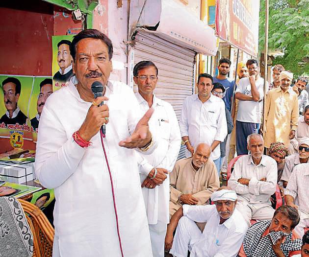Independent candidate Ranjit Chautala (above) and Haryana Lokhit Party nominee Gobind Kanda. (HT PHOTO) Independent candidate Ranjit Chautala (above) and Haryana Lokhit Party nominee Gobind Kanda. (HT PHOTO)