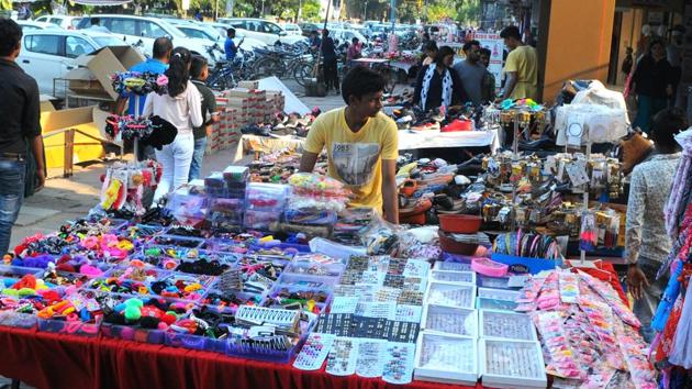 The vendors operating from non-vending zones and other registered vendors across the city would be relocated to 44 zones identified by the town vending committee of MC.(HT PHOTO)