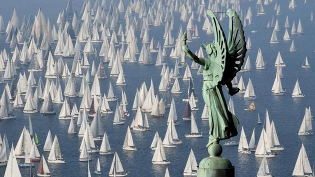 Boats sail past the “Victory Lighthouse” during the 51st Barcolana regatta in the Gulf of Trieste. With some 2000 vessels, The Barcolana has the most particpants of any sailing regatta in the world. (Andreas Solaro / AFP)