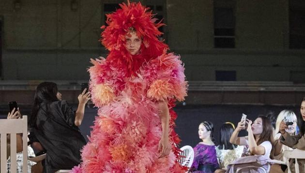 Marc Jacobs closed New York Fashion Week Spring/Summer 2020 recently and we saw a plethora of ruffled gowns, feather-work incorporated in the various styles that made an appearance at this season’s fashion week that sets the other global fashion weeks in motion. (iNSTAGRAM)