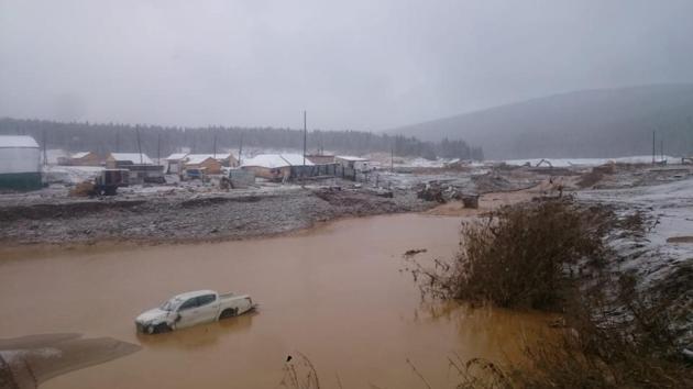 The scene of the accident following a dam failure at the gold mine in Krasnoyarsk Region, Russia. (Reuters photo) The scene of the accident following a dam failure at the gold mine in Krasnoyarsk Region, Russia. (Reuters photo)