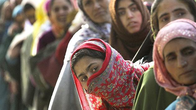Kashmiri women stand in a queue to cast their votes.(Waseem Andrabi/ HT photo (Representative)) Kashmiri women stand in a queue to cast their votes.(Waseem Andrabi/ HT photo (Representative))