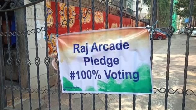 Several societies like Raj Arcade, Shyam Kunj, New Turakhia, Bhoomi Darshan put out banners outside their entrance announcing the pledge (HT Photo) Several societies like Raj Arcade, Shyam Kunj, New Turakhia, Bhoomi Darshan put out banners outside their entrance announcing the pledge (HT Photo)