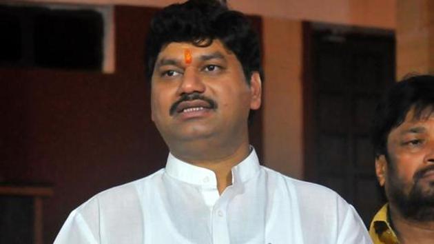An FIR has been lodged against NCP leader Dhananjay Munde for allegedly making obscene comments against his estranged cousin and Maharashtra minister Pankaja Munde.(HT File Photo)