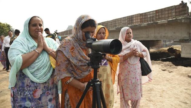 Sikh devotees fold their hands in respect as they look towards Darbar Sahib in Pakistan, from the Indian side of the under-construction Kartarpur Sahib Corridor for Sikh pilgrims in Dera Baba Nanak, Punjab. The corridor, a joint project by India and Pakistan, will create a visa free pilgrimage link between the Dera Baba Nanak shrine in India’s Gurdaspur district and the Darbar Sahib in Pakistan, the final resting place of Sikhism founder Guru Nanak. (Prabhjot Gill / AP)