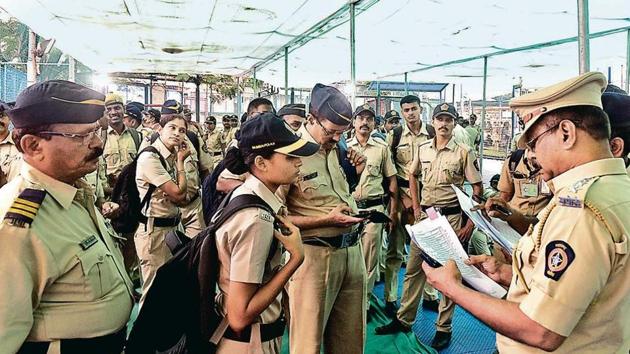 Mumbai Police personnel prepare for the Maharashtra Assembly polls at Dr Antonio Da Silva High School, Dadar , on Sunday. (Kunal Patil/ HT Photo) Mumbai Police personnel prepare for the Maharashtra Assembly polls at Dr Antonio Da Silva High School, Dadar , on Sunday. (Kunal Patil/ HT Photo)